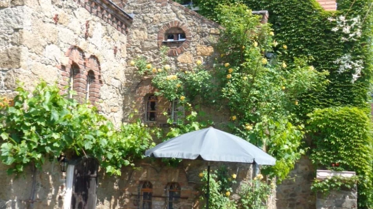 Vierkirchen Apartment | Manor at the moated castle