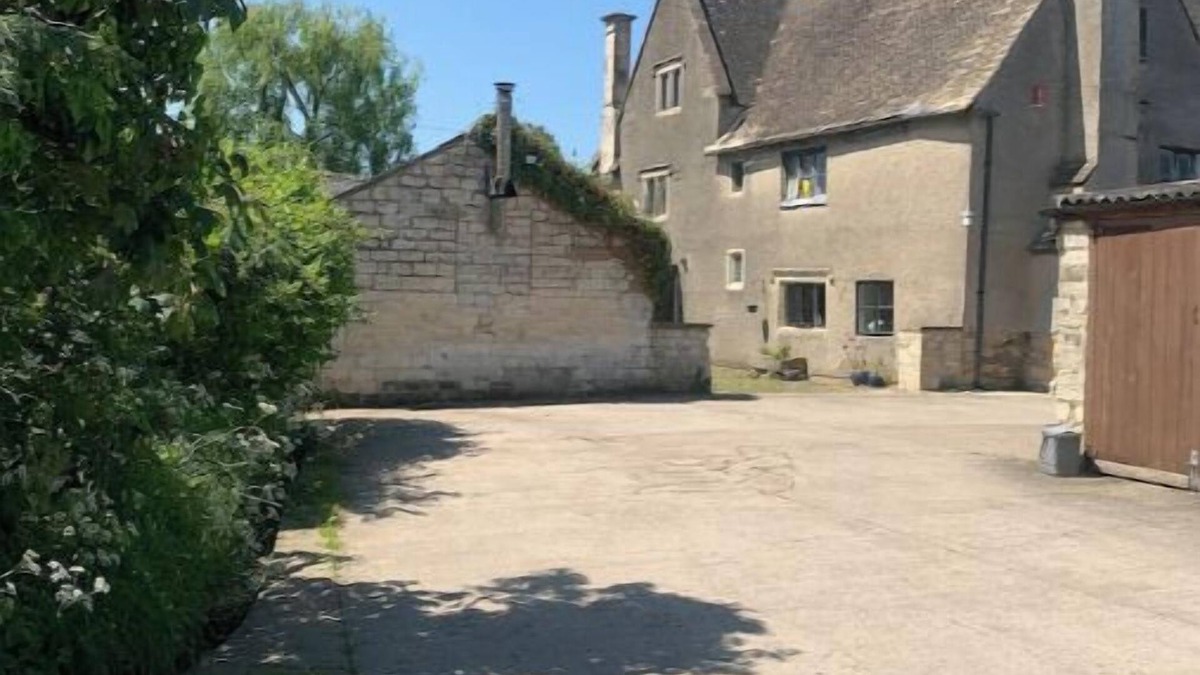 King's Stanley House | Manor Farm Annex with enclosed, private Garden