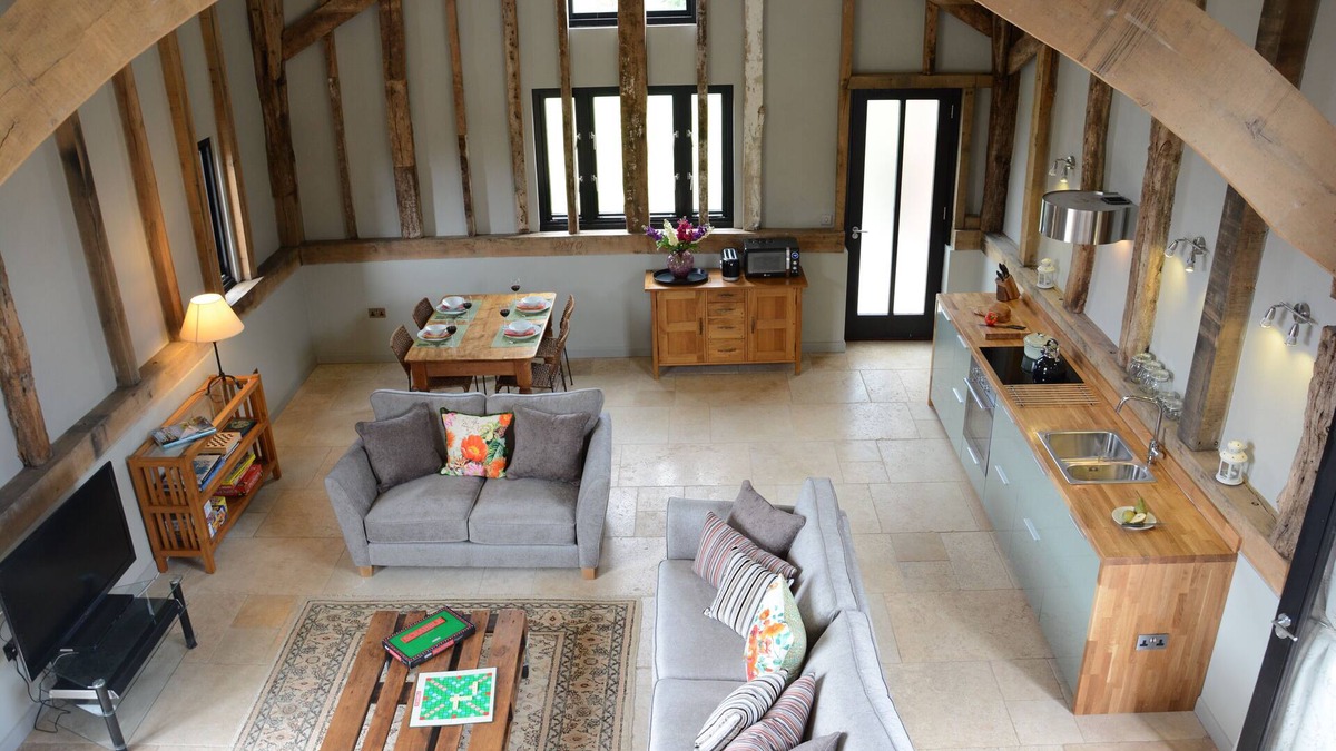 Saxmundham House | MANOR HOUSE BARN, PEASENHALL, pet friendly in Peasenhall