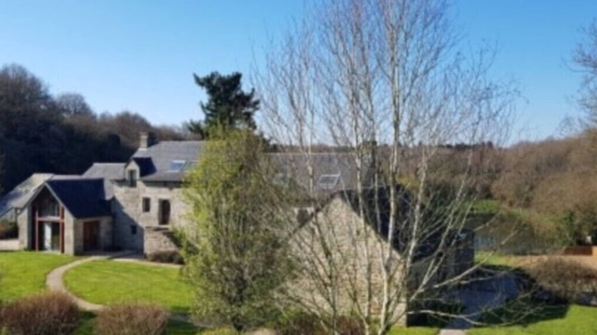 Plounevez-Quintin House | Manor house on private estate with heated indoor pool