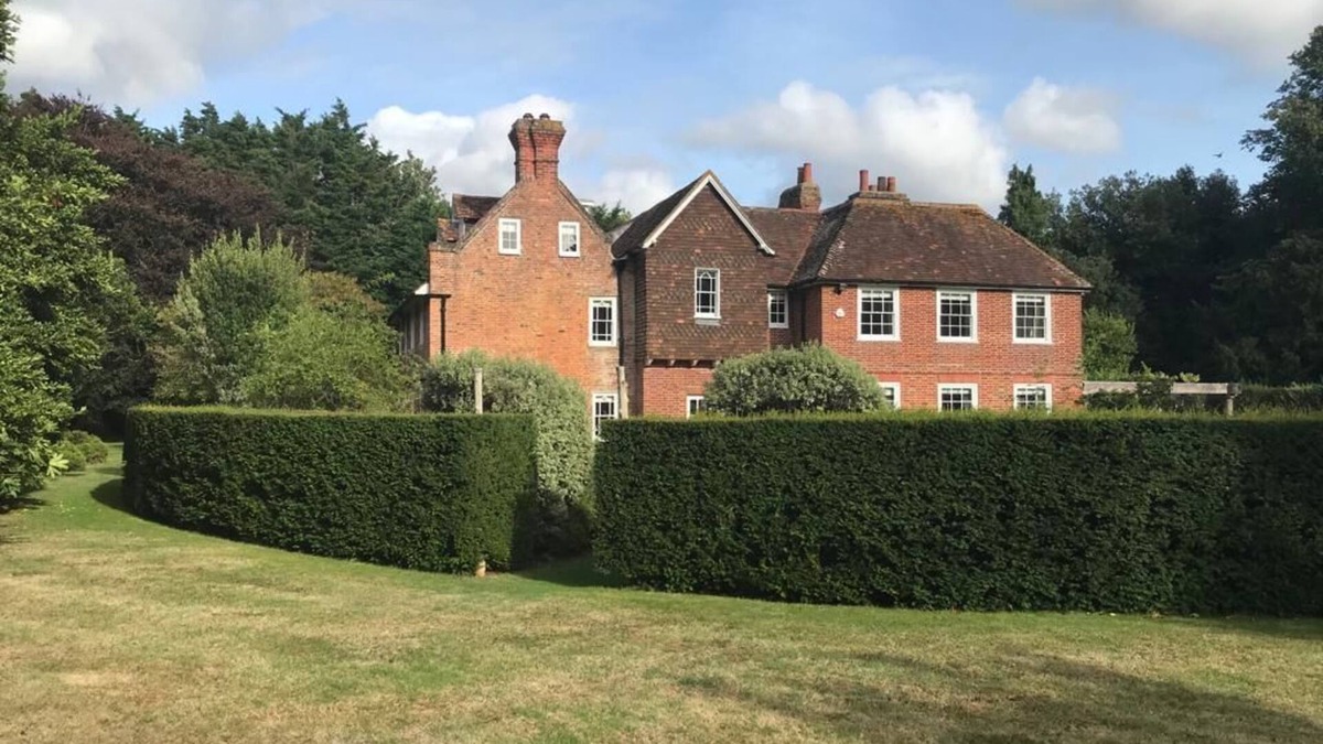 Fishbourne House | Manor House with pool and tennis court