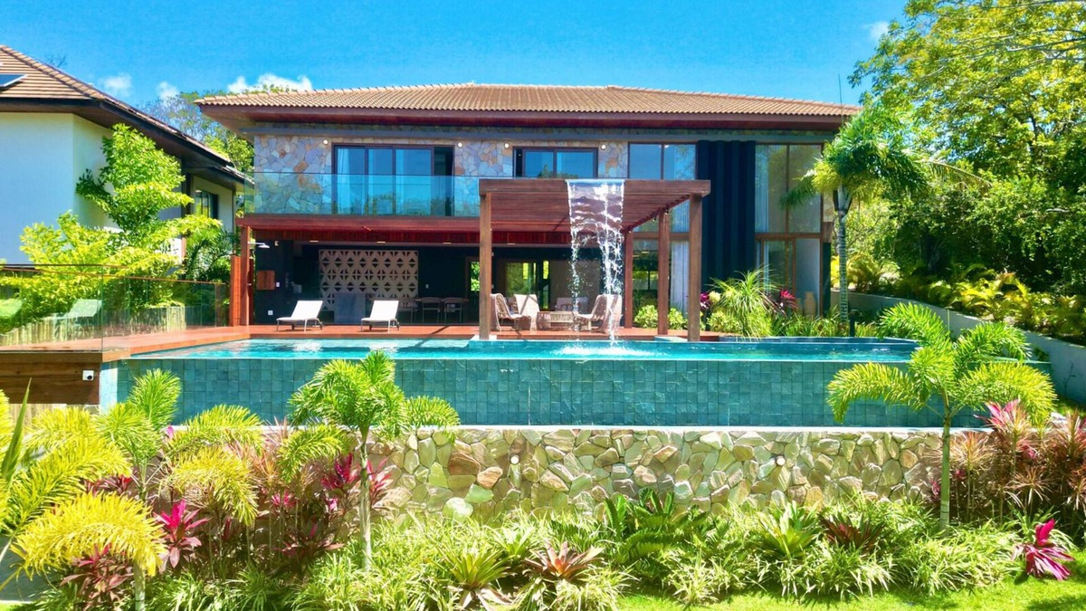 Mata de Sao Joao House | Mansão 6 Suítes Perto da Praia no Condomínio Enseada do Castelo Praia do Forte