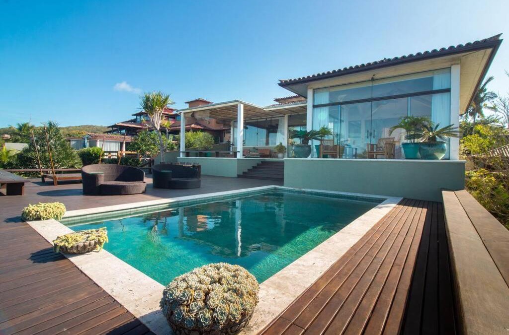 Village da Ferradura Villa | Mansão Imponente com Seis Suítes a 1min das Areias Praia da Ferradura Por Luxury Rentals