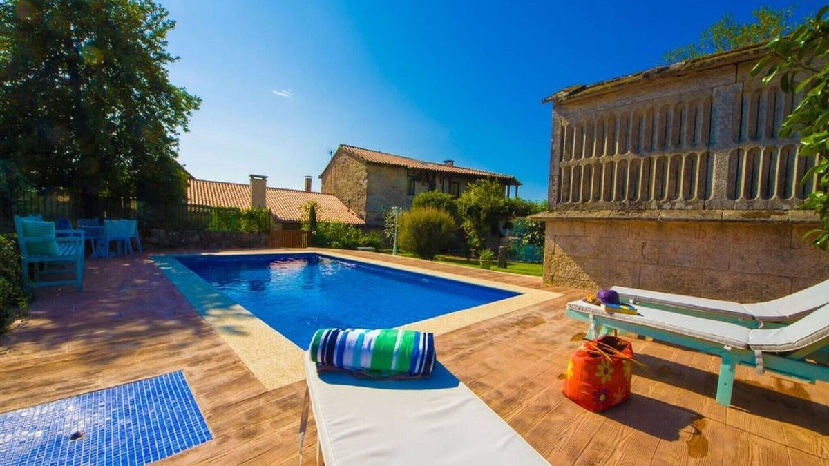 Cerdedo Villa | Mansion in Cerdedo with Private Pool and Garden