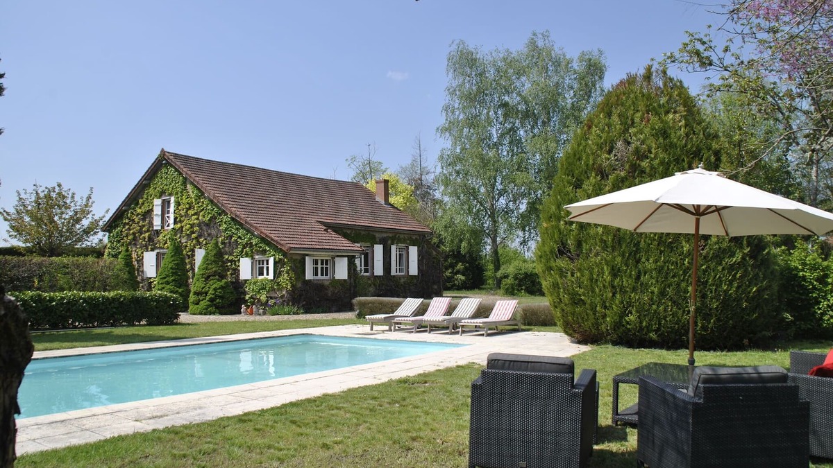 Charrin Villa | Mansion in Charrin by Loire with Pool