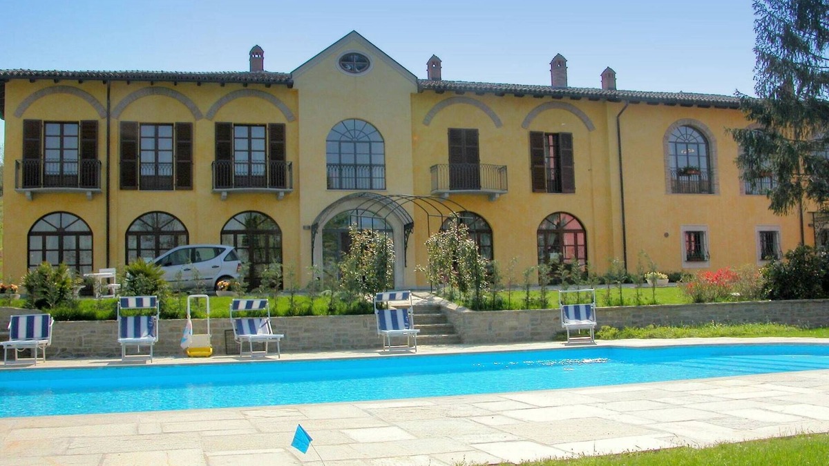 Nizza Monferrato Apartment | Mansion in Nizza Monferrato with Pool & Views