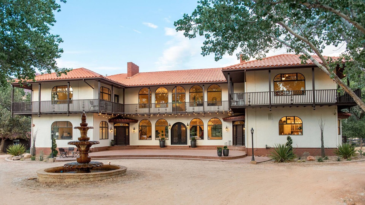 Zion National Park South Entrance Villa | Mansion Luxury Zion Estate,Weddings,Reunions, Retreats 11 bedrooms sleeps 58