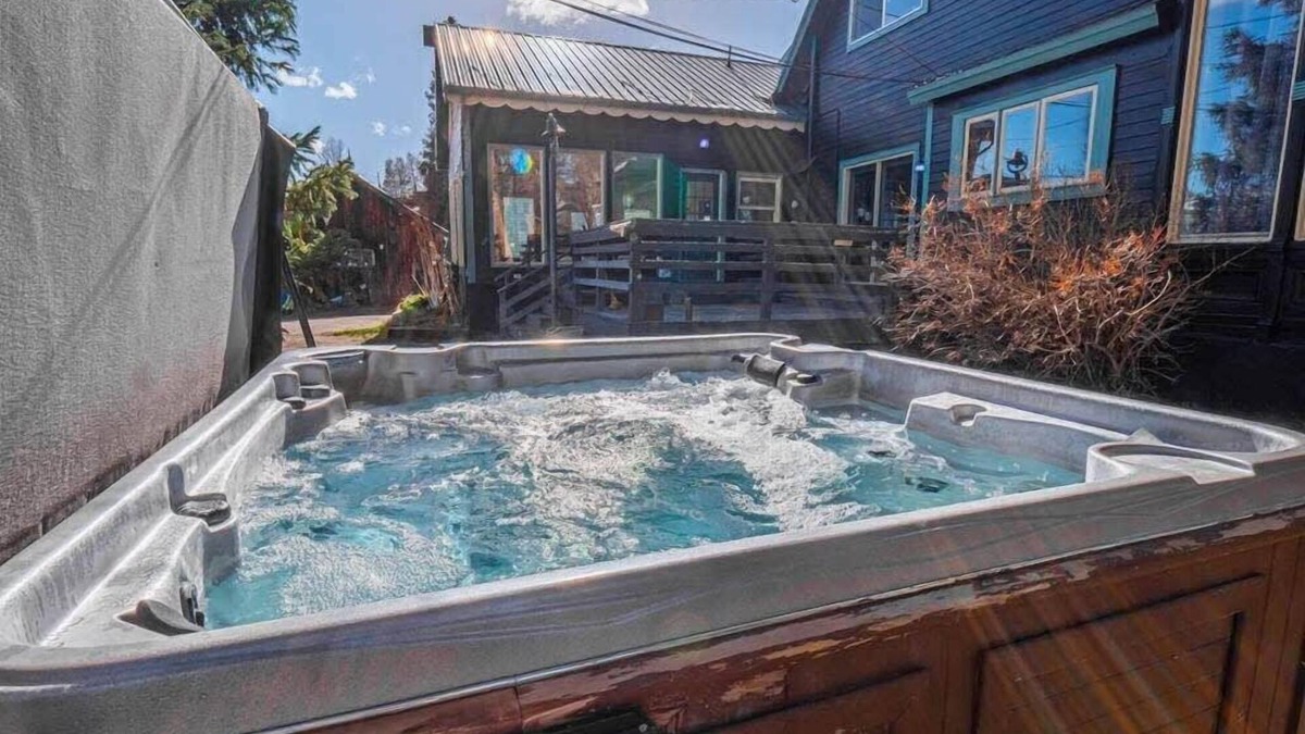 Leadville House | Mansion off Main, HotTub-Sauna-PoolTable-Pets OK!