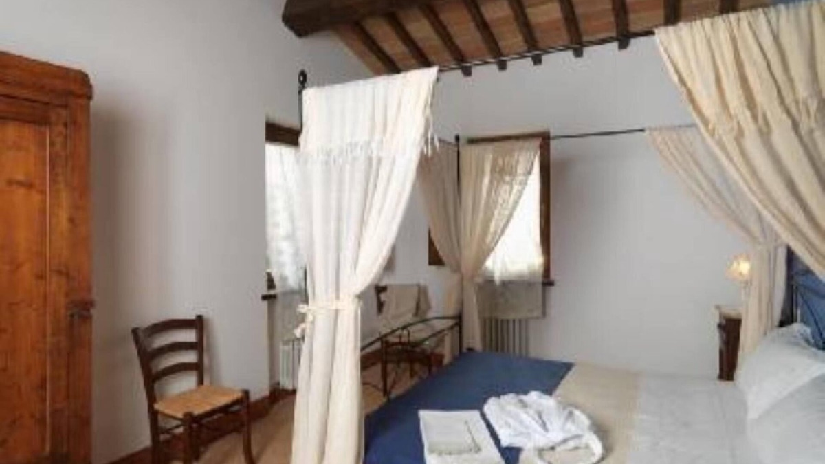 Loreto House | Mansion - TODIHouse with character Panoramic views over the Tiber valley and TODI