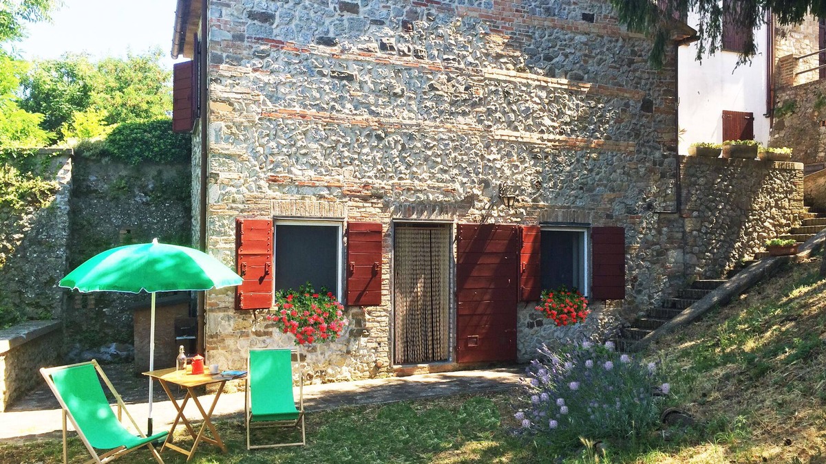 Verucchio House | Mansion - Verucchio House with garden