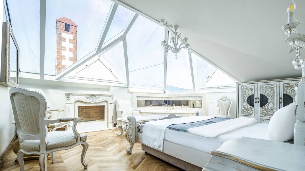 Beylerbeyi Villa | Mansion w Bosphorus View with Balcony and Garden