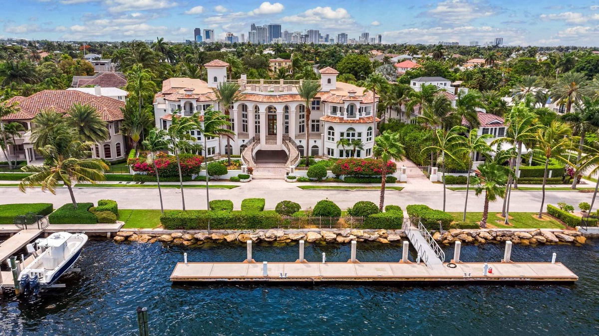 Idlewyld House | Mansion Waterfront Living WOW Luxurious 21,756 SQFT Near Beach