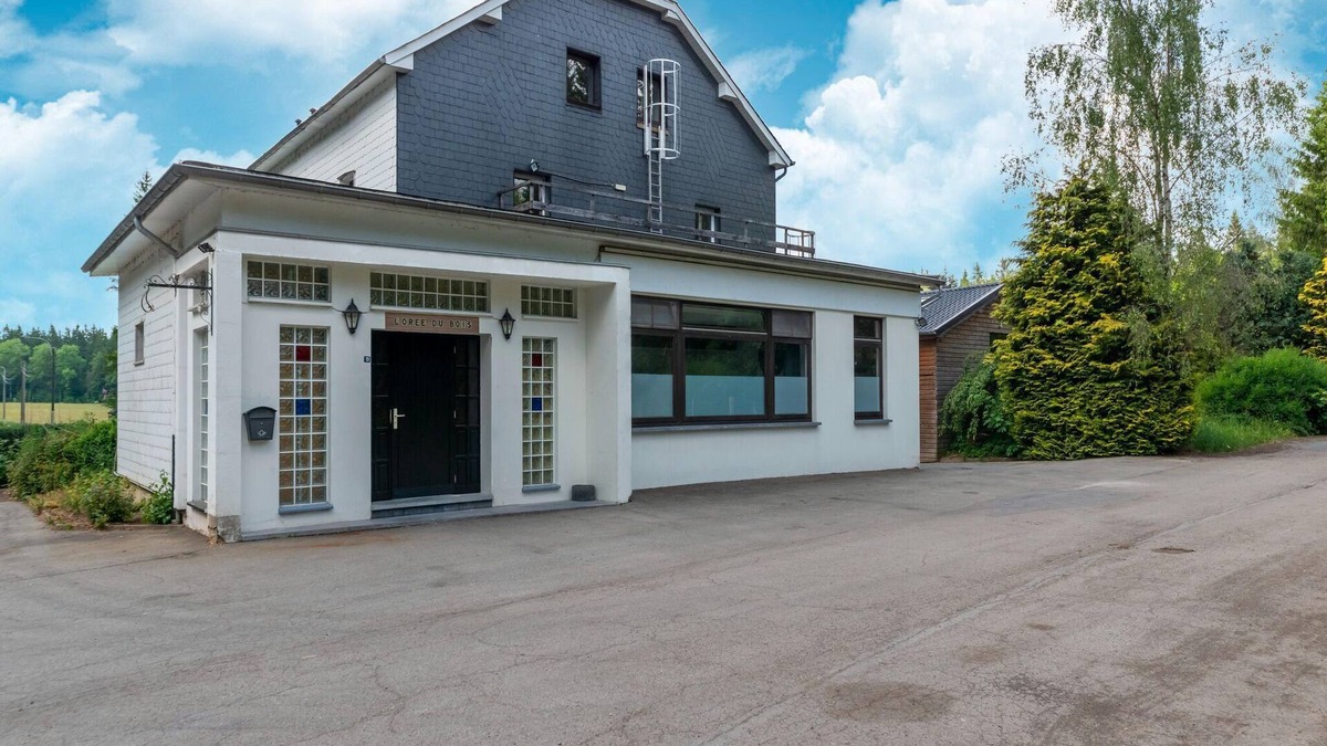 Buellingen Villa | Mansion with Pool & Bar