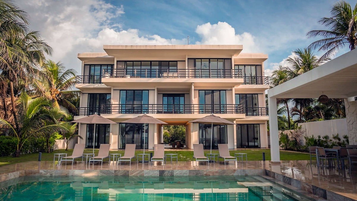 Soliman Bay Apartment | MANTA RAYA - Luxury Beachfront Condo & Daily Cleaning