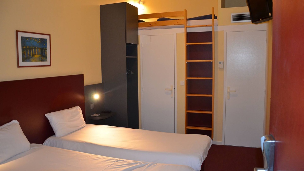 Dampierre-en-Burly Hotel | Mape Hotel