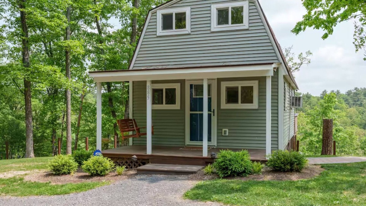 Mount Jackson Cottage | Maple Cottage - Cheery Ridgetop Home in Mt Jackson, 3 Acres and Mtn Views