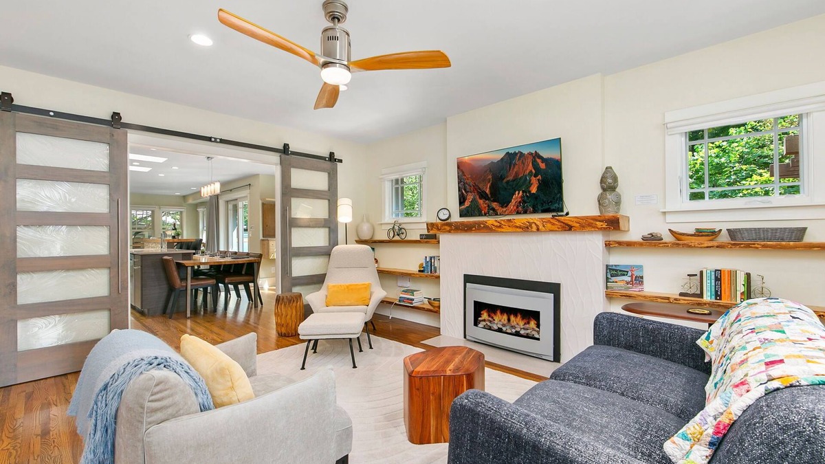 Martinez Park House | Maple Courtyard | Old Town w/King Suite & Piano