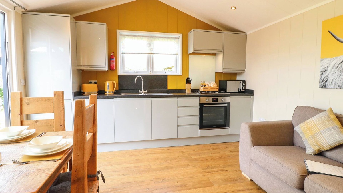Swadlincote Cottage | Maple