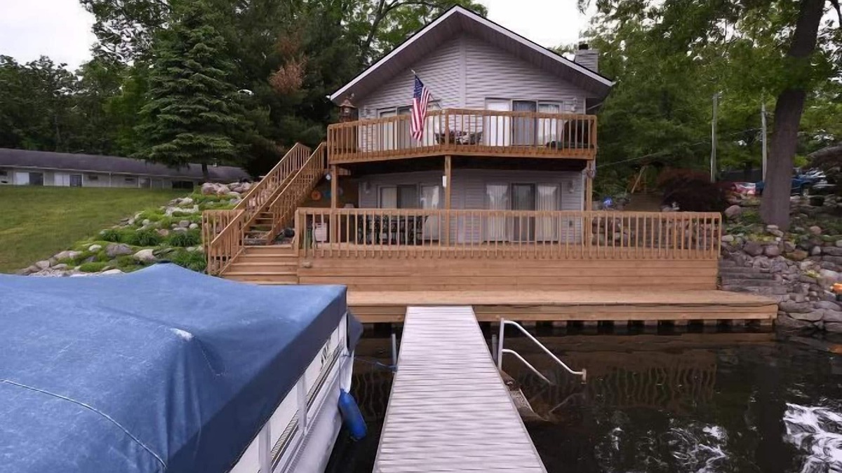Paw Paw House | Maple Lake 4 Bedroom 2 Bathroom Retreat