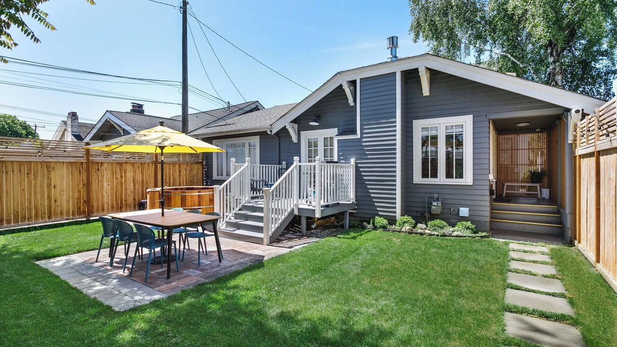 Seattle House | Maple Leaf Craftsman w/Private Hot Tub, AC, Fenced Yard & Walkable Dining