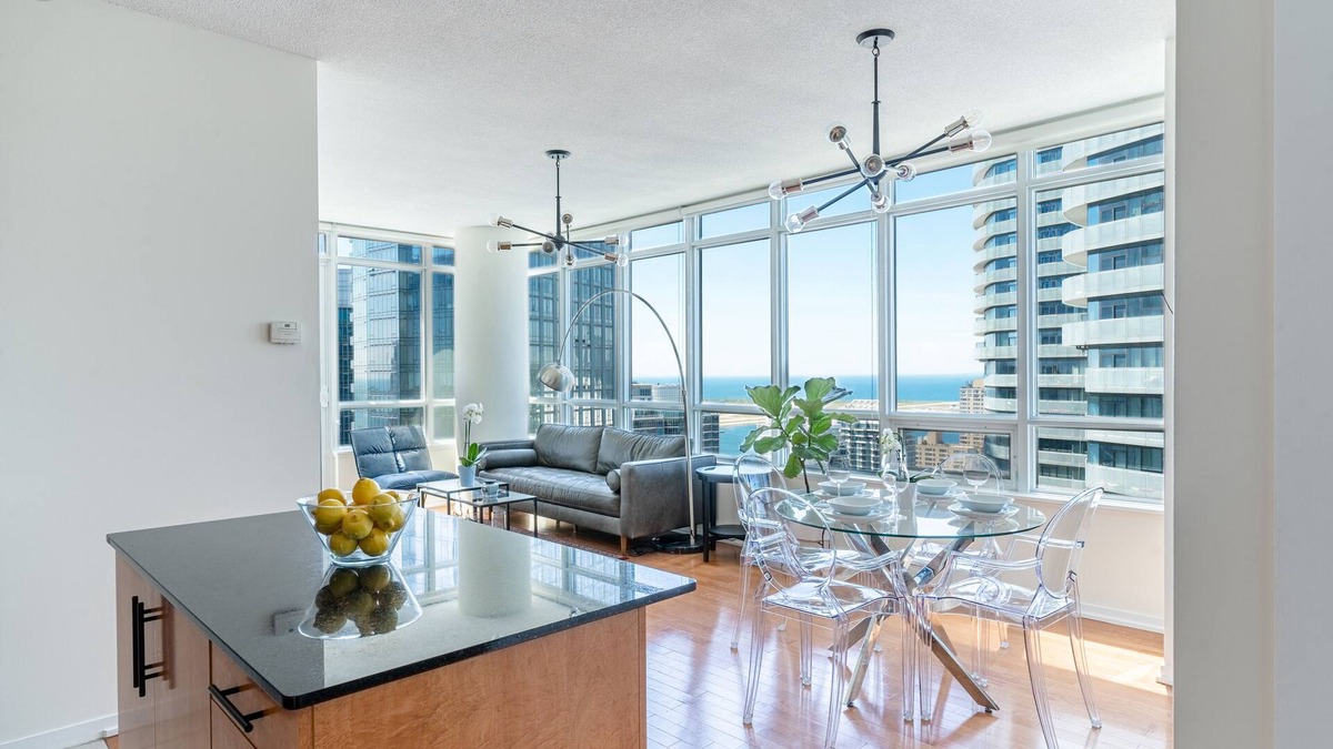 Central Waterfront Hotel | Maple Leaf Square Executive Suite