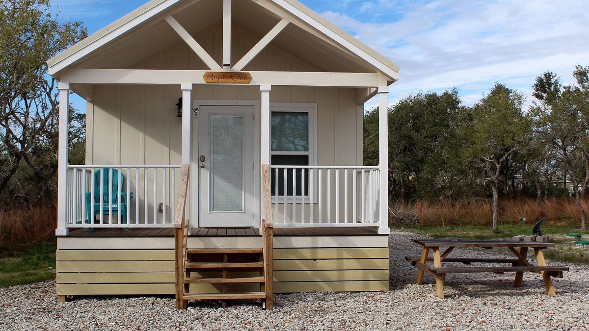City-by-the Sea Cabin | Maple Oak -Beautiful New Tiny Cottage - Perfect Family Getaway