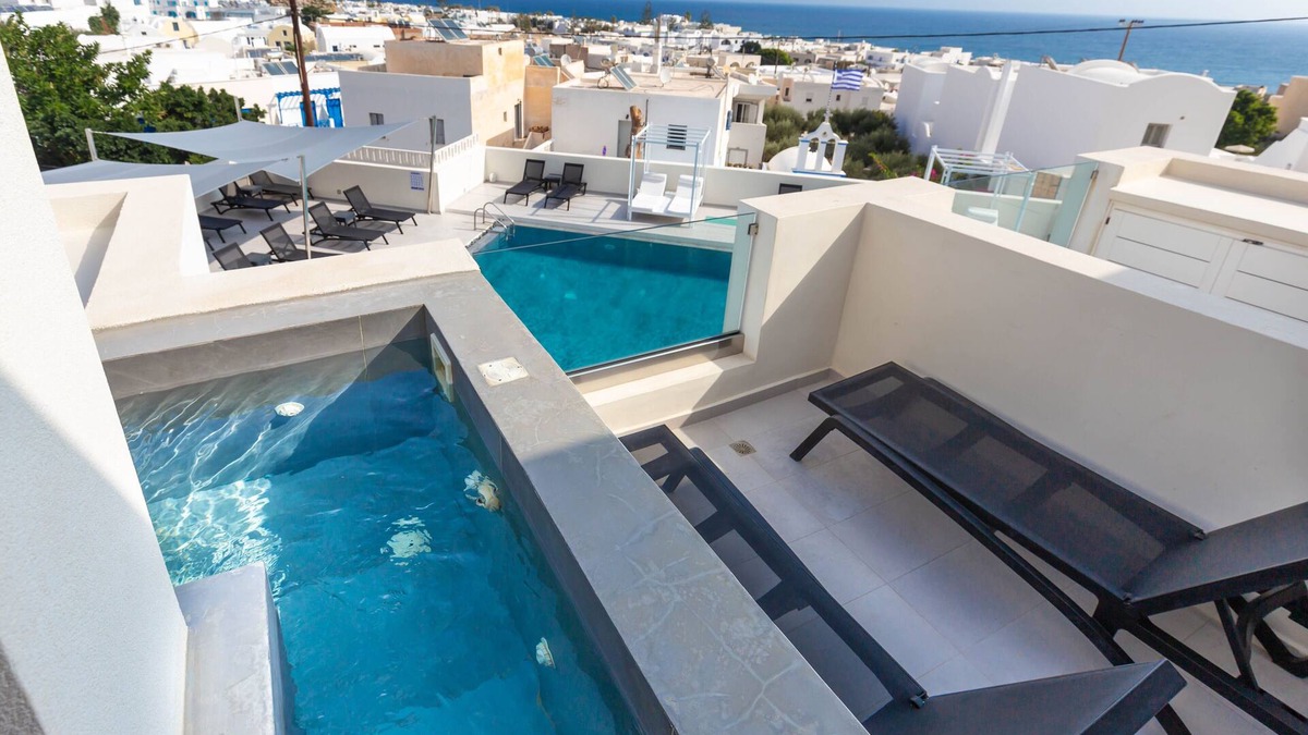 Kamari Hotel | Mar n Mar Crown Hotel and Suites