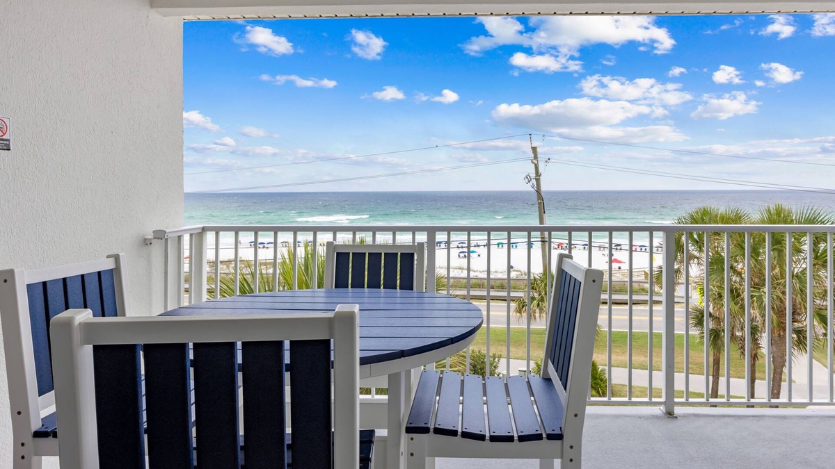 Fort Walton Beach - Destin Condo | Maravilla Top Floor Gulf Front Condo on Miramar Beach-NEWLY RENOVATED