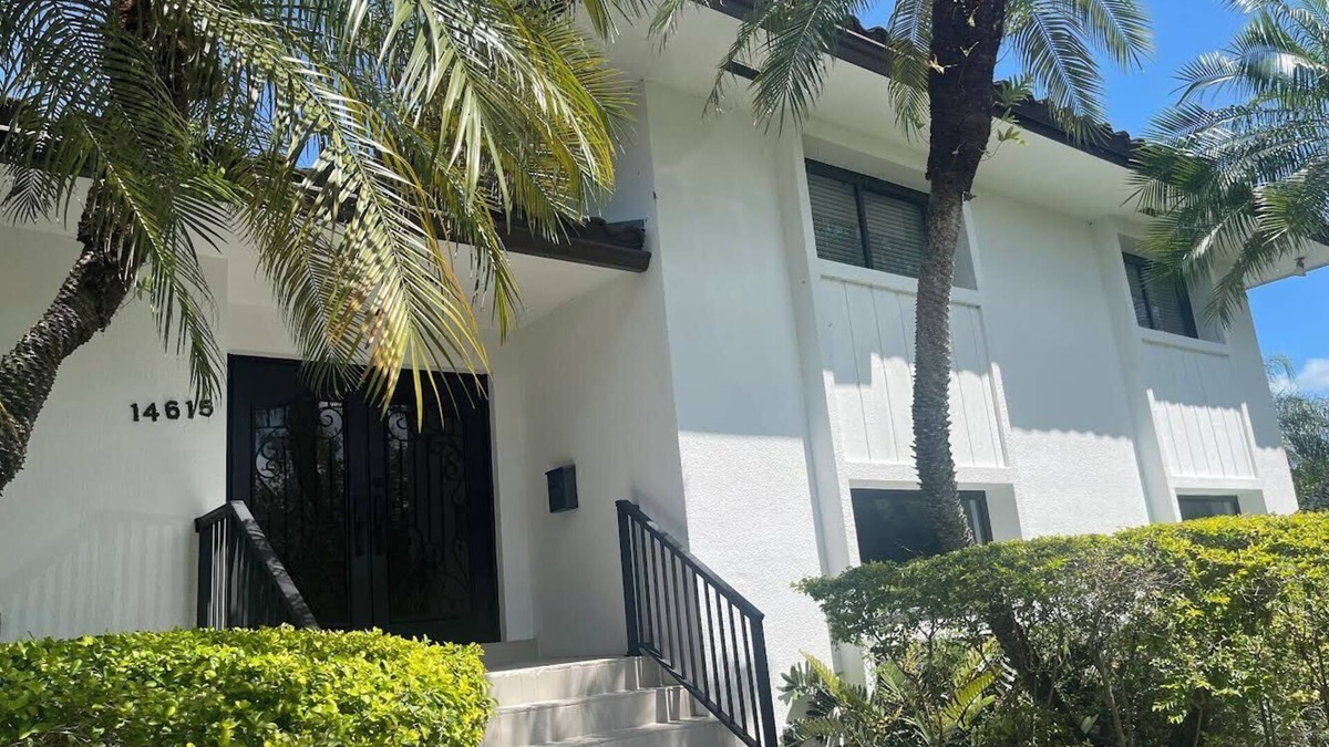 Palmetto Bay House | Maravillosa Casa, con Cancha de Tenis, Cercana a Supermercados y Restaurantes