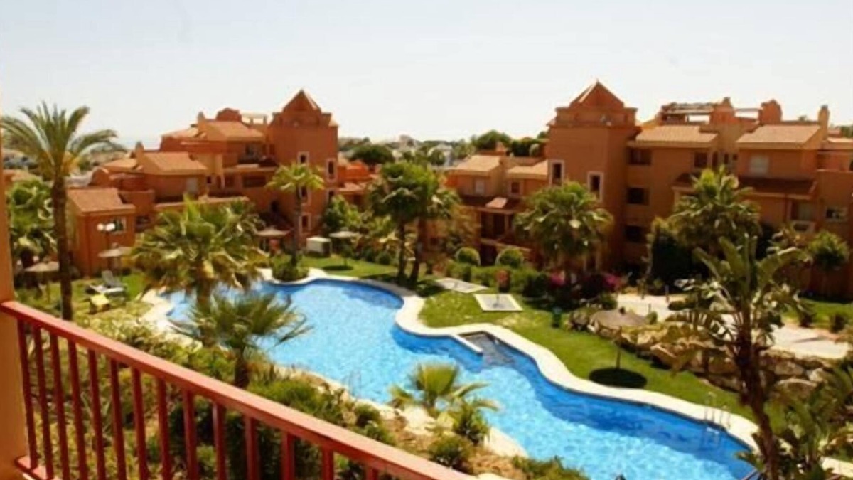 Urbanizacion Hacienda las Chapas Apartment | Marbella 2 Bed 2 Bath Luxury Apartment near Cabopino