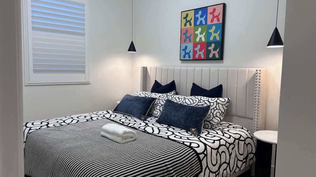 Compton House | @ Marbella Lane - Cityside Haven w/Touch of Charm