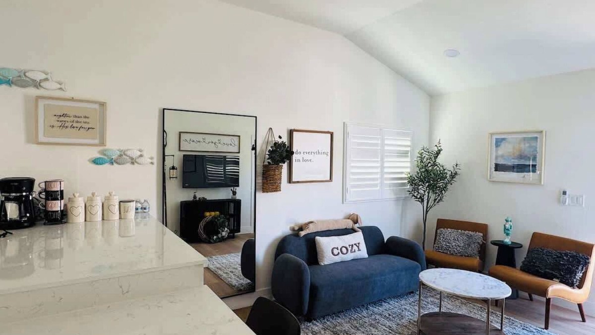 Harbor House | @ Marbella Lane - Lovely DWNTN Getaway | LongBeach