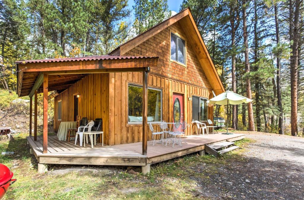 Marble House | Marble Hideaway Cabin with Mountain Views and Deck!