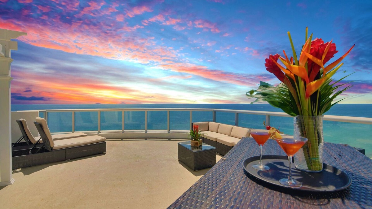 Sunny Isles Beach Resort | Marenas Beach Resort