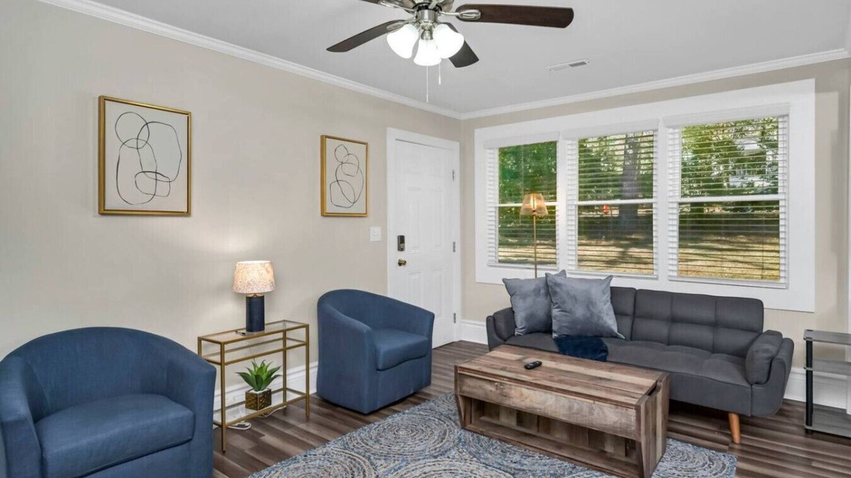Earlewood Apartment | Margrave Retreat Unit 'A' | 2 BR 1BA