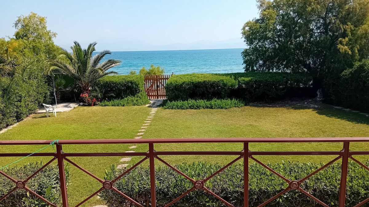 Xylokastro-Evrostina House | Maria Christina' s house. Your beachfront place.