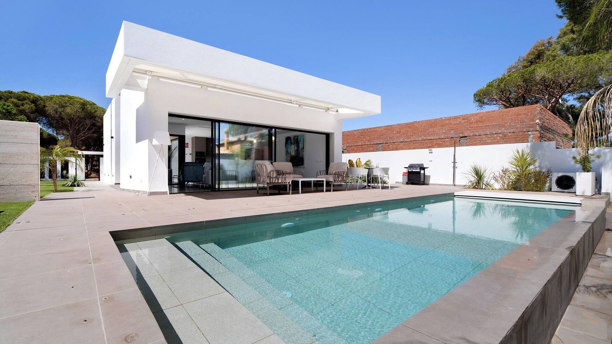 Poblado Sancti Petri Villa | Maria del Mar Sea Villa with Private Pool, Gym & Wi-Fi