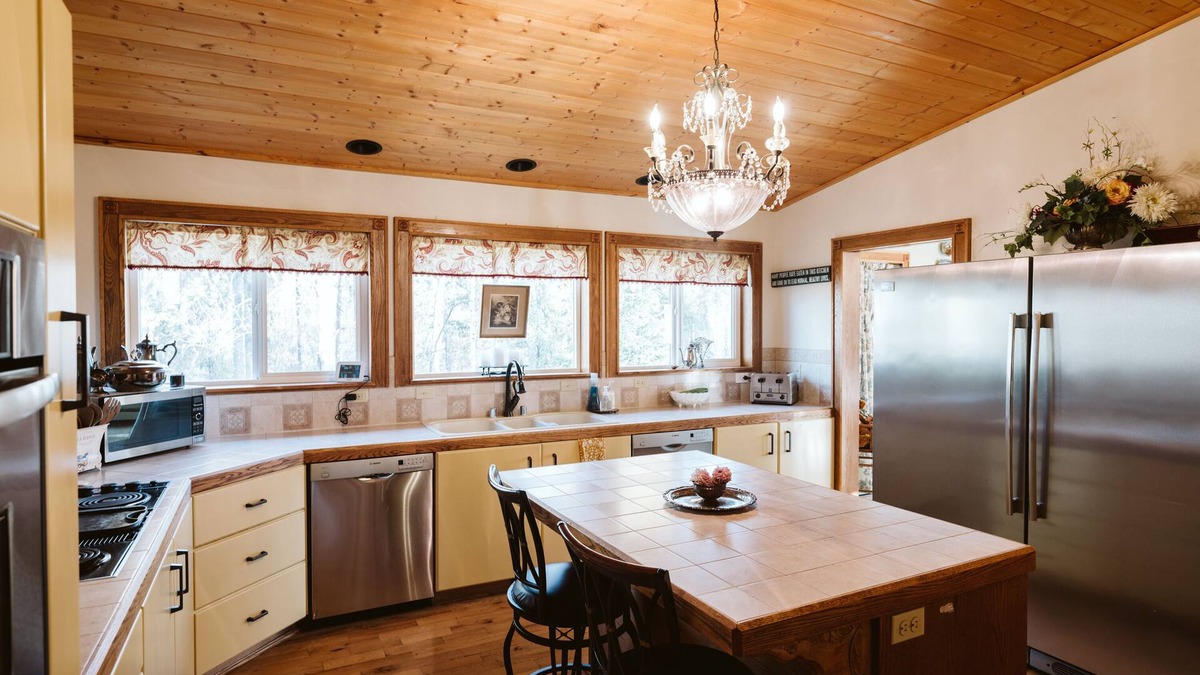 Campbell Park Bed & Breakfast | Maria's Creekside B&B