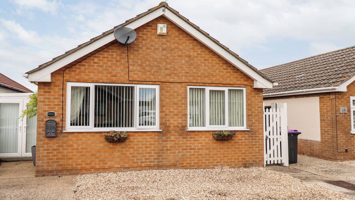 Mablethorpe and Sutton Cottage | MARIAI ETON ROAD, pet friendly, with open fire in Trusthorpe