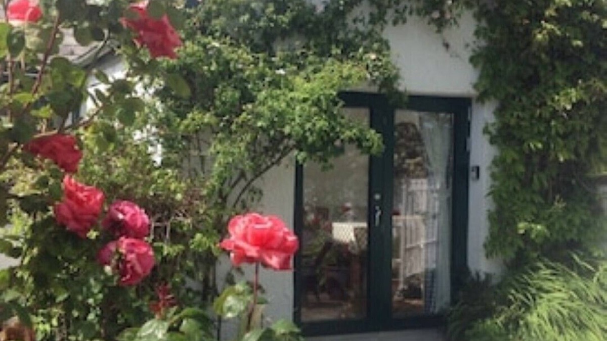 Kinsale Cottage | Marian Cottage. Fully restored 19c cottage. Sleeps 3. Parking. Kinsale