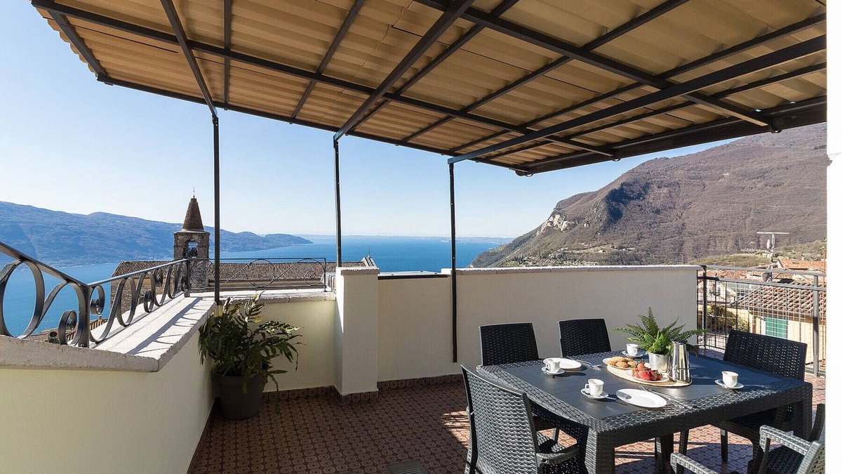 Gardola Apartment | Marianna house in historic center with lake view