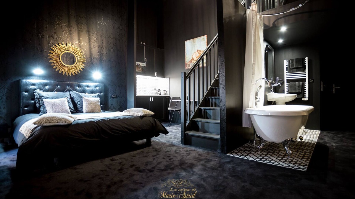 Nansouty-Saint-Genes Apartment | Marie-Astrid's secrets, Love room suite