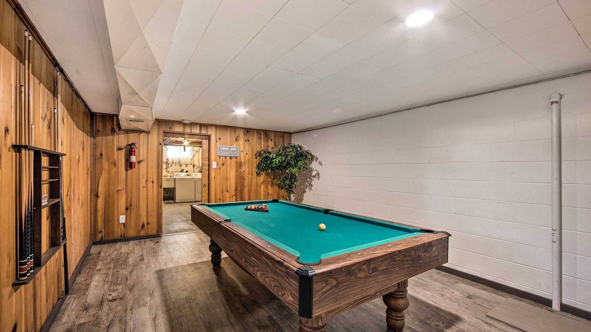 Maytown Cottage | Marietta Home w/Private Hot Tub, Pool Table!