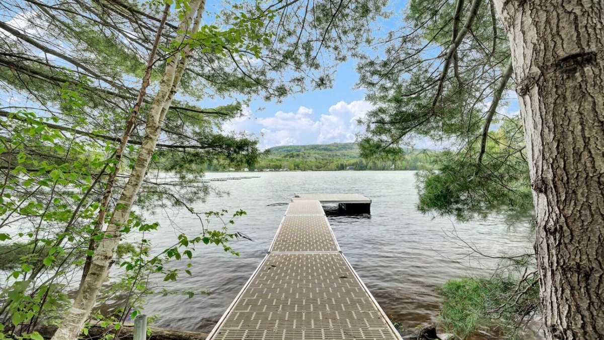 Notre-Dame-de-Pontmain Cottage | Marina cottage waterfront