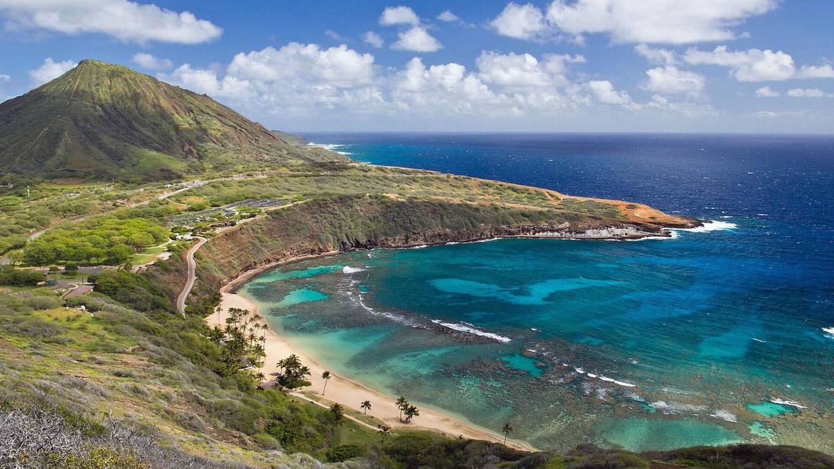 Portlock House | Marina front home with Makapuu Blue Swimming Pool.