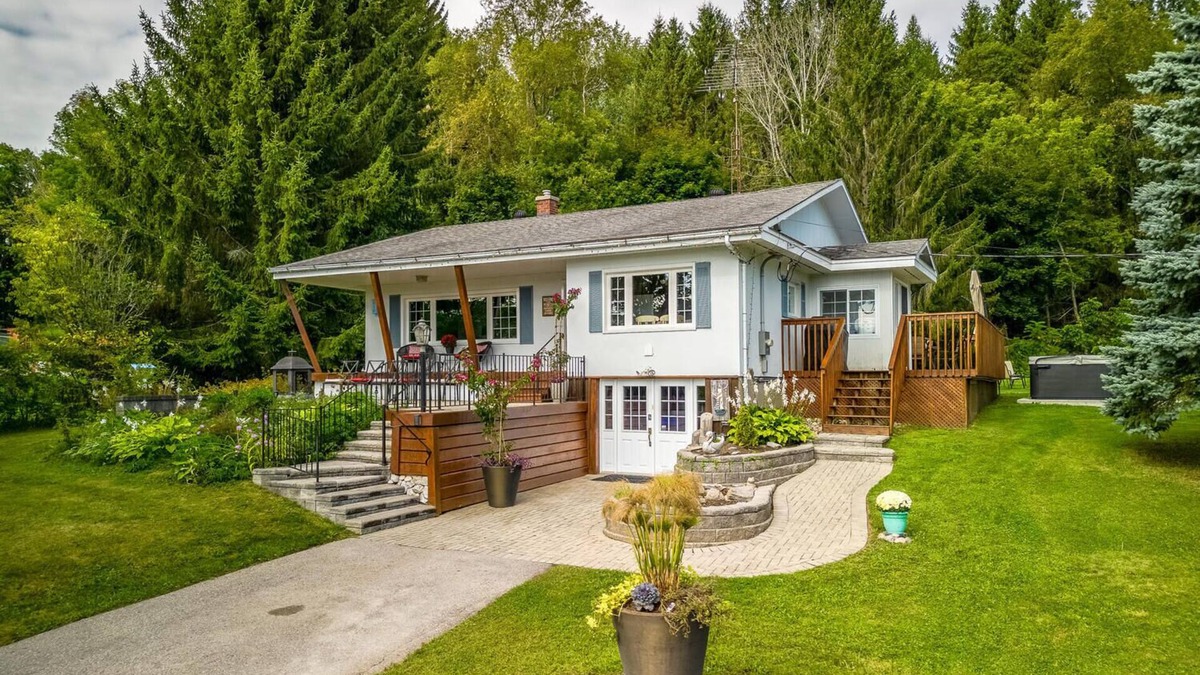 Penetanguishene House | Marina House with Hot Tub & Sauna