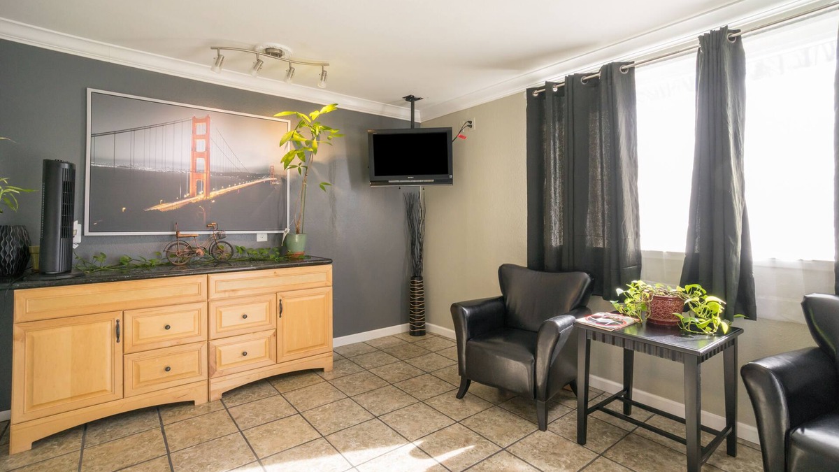 Ocean View and Fourth Street Hotel | Marina Inn