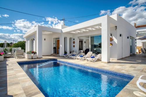 Urbanitzacio la Fustera House | Marina Luah