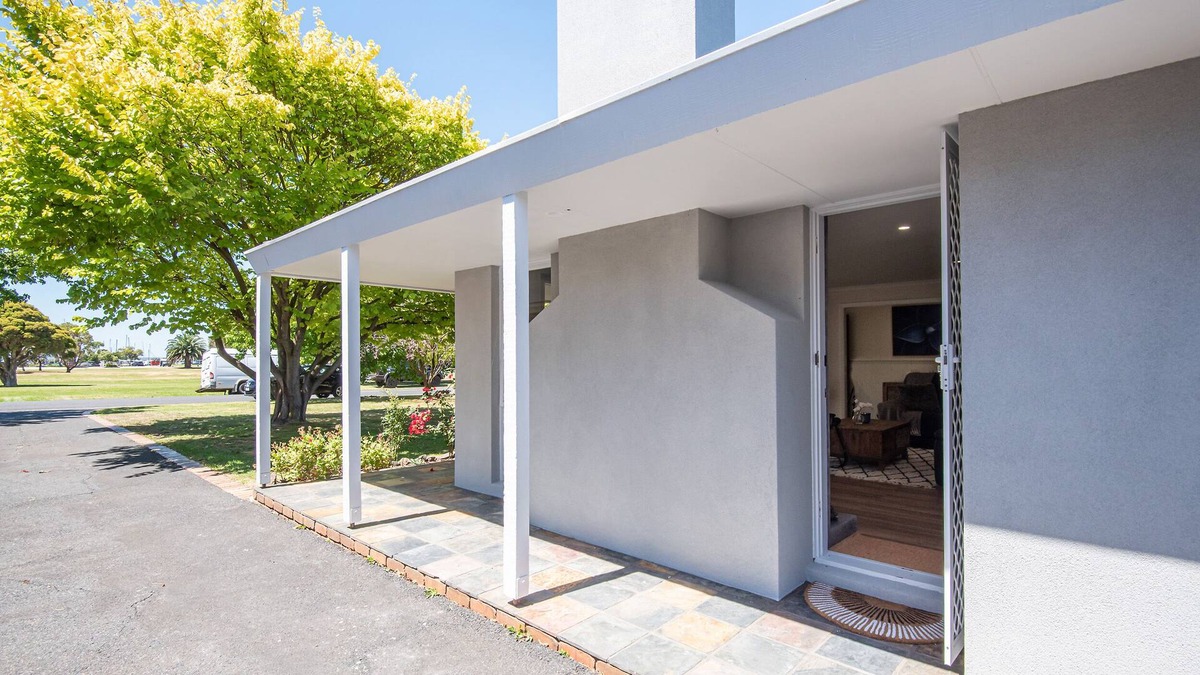 Hastings House | Marina Side Holidays in Hastings