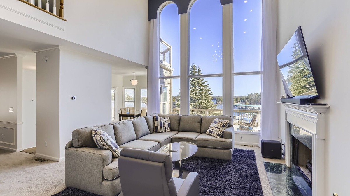 Buford House | Marina View Lake Lanier Islands and Margaritaville - House w/Hot Tub & Skeeball
